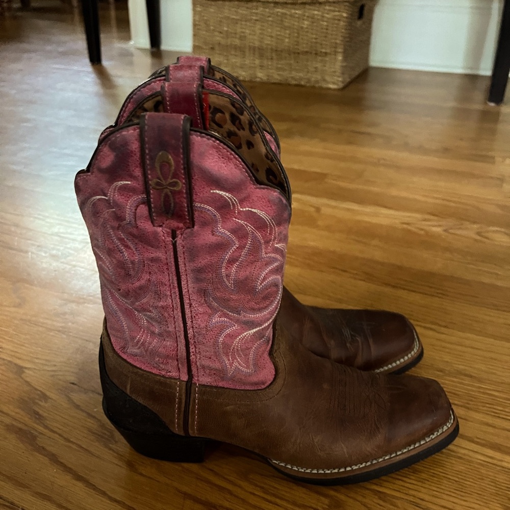 Vintage ladies square toe Tony Lama boots!
